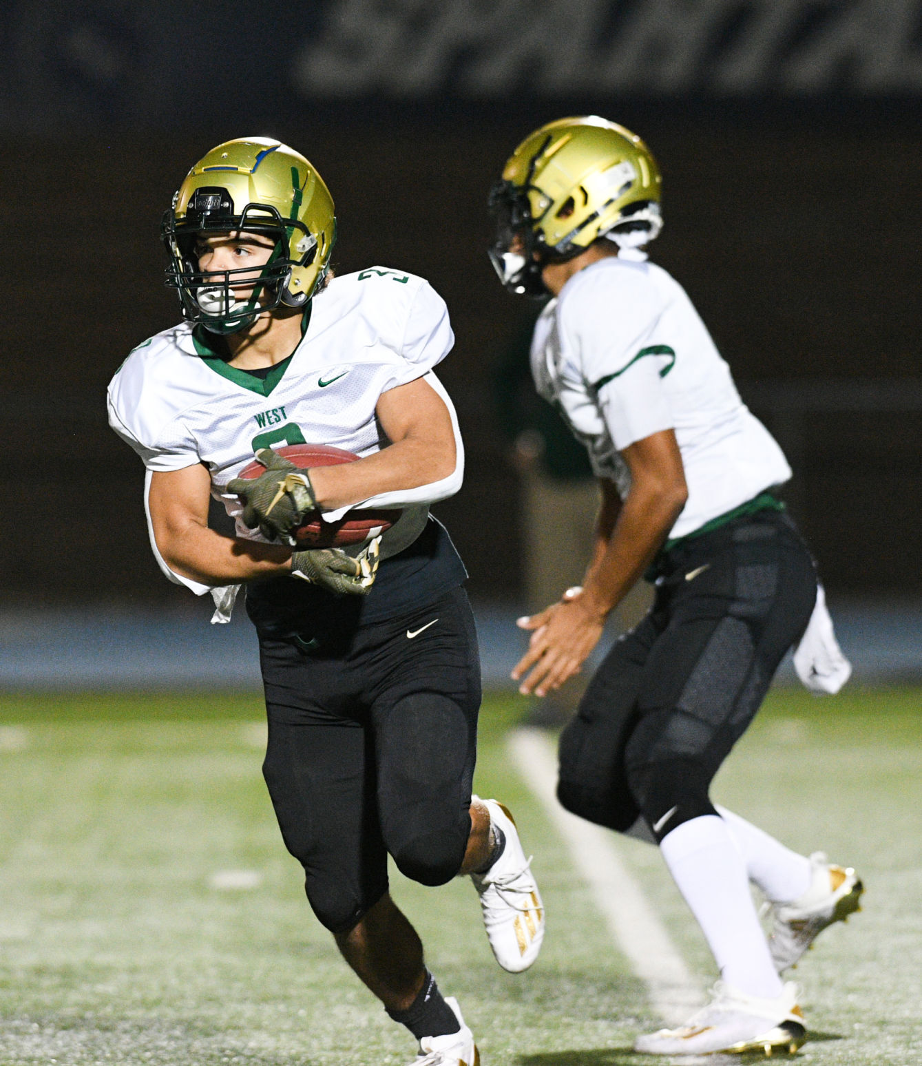 110620-qc-spt-icw-pv-football-012